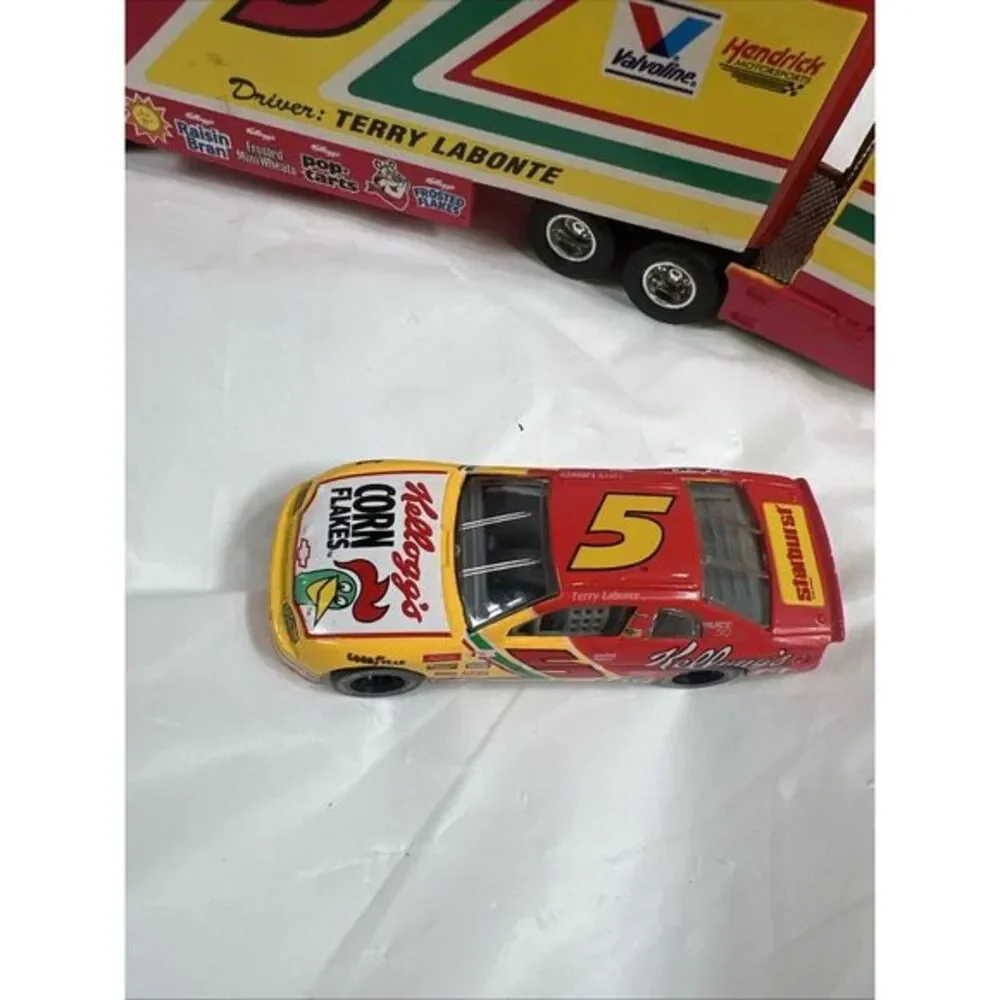 1997 Racing Champions 1:87 Micro Team Transporter NASCAR Terry Labonte Kellogg's